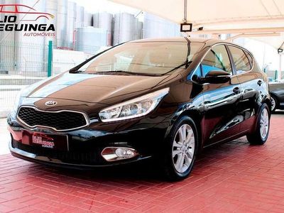 Usado Kia Ceed 90 HP (66 kW) 2013 Cinzento Citadino