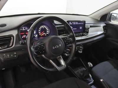 Usado Kia Rio 100 HP (73 kW) 2023 Cinzento
