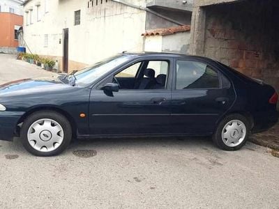 Verde Usado 1996 Ford Mondeo Sedan | € 1.500