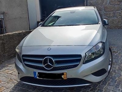 Usado Mercedes A180 109 HP (80 kW) 2017 Cinzento Citadino