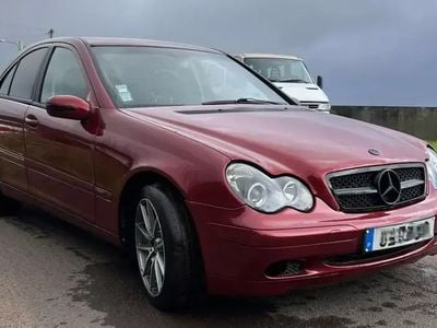 Vermelho Usado 2001 Mercedes 200 Avantgarde Citadino | € 4.750