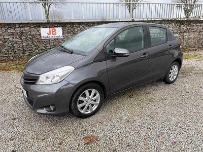Cinzento Usado 2013 Toyota Yaris Comfort Citadino | € 9.250 (Preço elevado)
