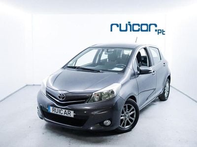 Cinzento Usado 2014 Toyota Yaris | € 11.500 (Preço elevado)