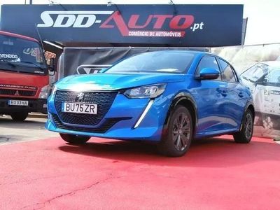 Azul Usado 2021 Peugeot e-208 Allure Citadino | € 18.000 (Preço justo)