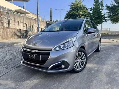 Cinza Usado 2019 Peugeot 208 Signature Sky Citadino | € 11.990 (Preço justo)