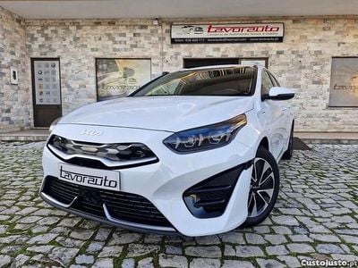 Usado Kia Ceed 141 HP (103 kW) 2023 Branco Citadino