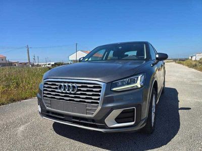 Usado Audi Q2 Design 150 HP (110 kW) 2019 Cinzento SUV