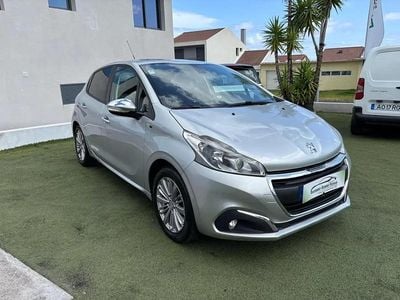 Cinzento Usado 2017 Peugeot 208 Active Citadino | € 11.490 (Caro)
