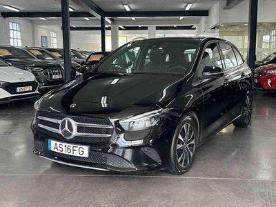 Usado Mercedes 180 116 HP (85 kW) 2022 Preto Sedan