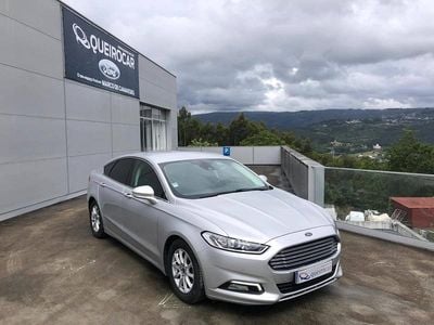 Cinzento Usado 2018 Ford Mondeo Titanium Citadino | € 15.900 (Preço justo)
