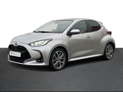 Cinza (pintura metalizada) Usado 2024 Toyota Yaris Luxury Sedan | € 27.750 (Preço justo)