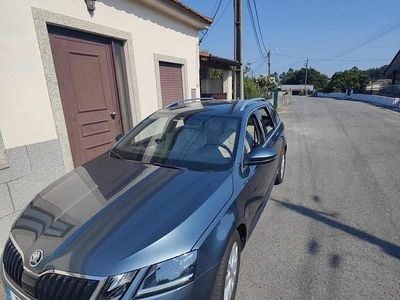 Usado Skoda Octavia 116 HP (85 kW) 2019 Cinzento Carrinha