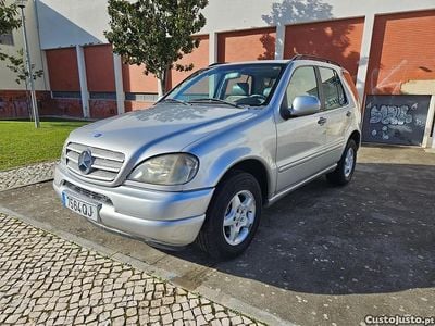 Usado Mercedes ML270 161 HP (118 kW) 2000 Cinza SUV
