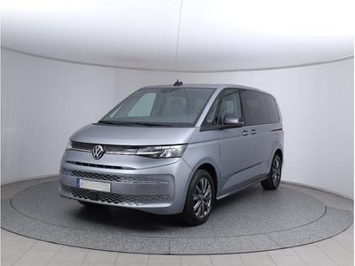 Usado VW Multivan Life 150 HP (110 kW) 2025 Cinzento escuro metalizado Van