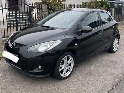 Usado Mazda 2 75 HP (55 kW) 2010 Sedan