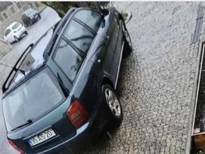 Usado Audi A4 110 HP (80 kW) 1996 Verde Carrinha