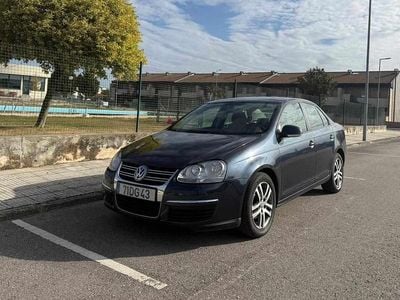 Usado VW Jetta 105 HP (77 kW) 2007 Cinzento Sedan