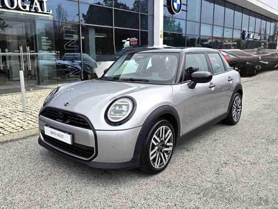 Cinzento Usado 2024 Mini Cooper Classic Citadino | € 29.900 (Bom preço)