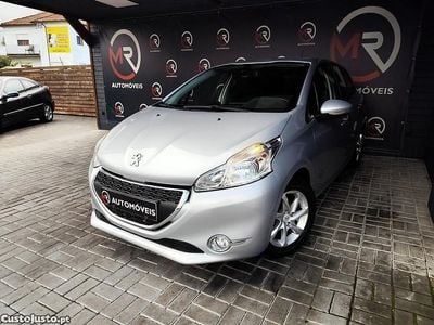 Cinza Usado 2012 Peugeot 208 Access Citadino | € 8.900 (Preço justo)