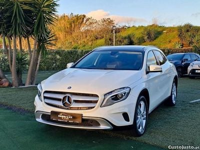 Branco Usado 2016 Mercedes GLA180 Urban SUV | € 21.999 (Preço elevado)