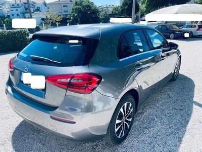 Cinzento Usado 2020 Mercedes A180 Citadino | € 20.900 (Preço justo)