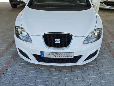 Usado Seat Leon 105 HP (77 kW) 2010 Branco Sedan