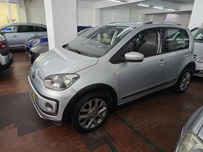 Cinza prata Usado 2013 VW cross up! Citadino | € 6.750