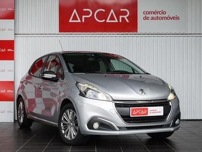Cinza Usado 2018 Peugeot 208 Style Citadino | € 9.990 (Preço justo)