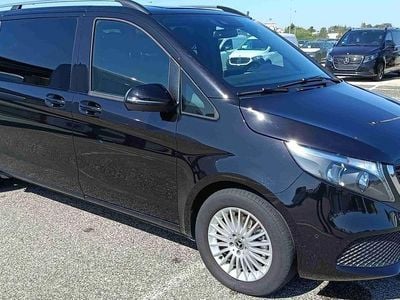 Usado Mercedes EQV300 150 kW (204 HP) 2023 Preto Monovolume