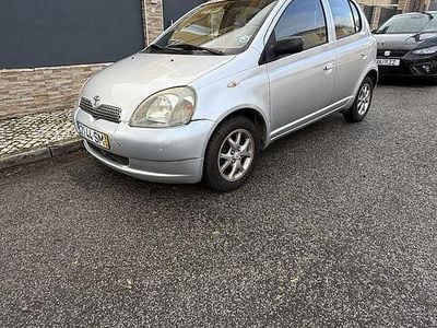 Usado 2001 Toyota Yaris Sedan | € 2.600 (Preço justo)