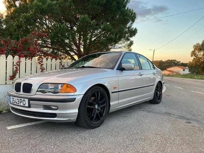 Cinzento Usado 1999 BMW 320 Sedan | € 4.899 (Preço elevado)