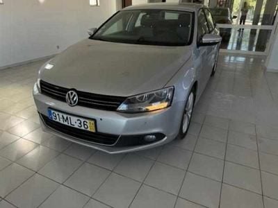 Usado VW Jetta 105 HP (77 kW) 2011 Cinzento Sedan