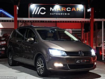 Castanho Usado 2013 VW Sharan Highline Monovolume | € 26.000