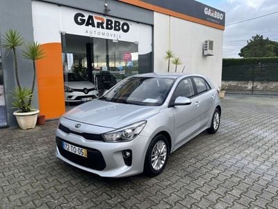 Usado Kia Rio SX 77 HP (56 kW) 2017 Cinza prata Citadino