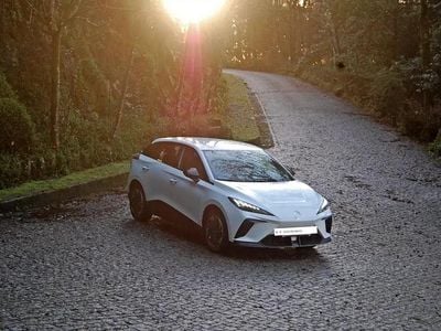 Usado MG MG4 EV 125 kW (170 HP) 2023 Branco Citadino