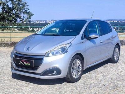 Cinza Usado 2017 Peugeot 208 Style Citadino | € 9.900 (Preço justo)