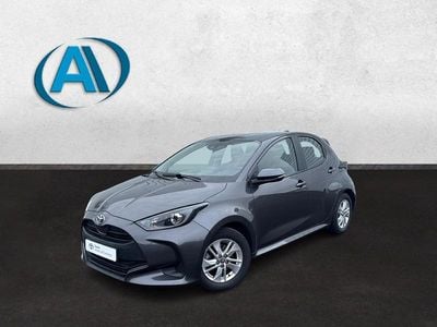 Usado Toyota Yaris Comfort 116 HP (85 kW) 2022 Cinza (pintura metalizada) Citadino