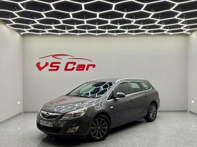 Usado Opel Astra Sport 95 HP (69 kW) 2012 Cinzento Carrinha