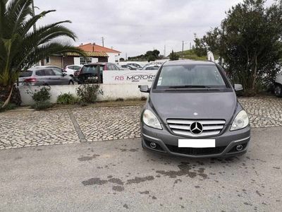 Usado Mercedes B180 109 HP (80 kW) 2009 Cinzento Monovolume