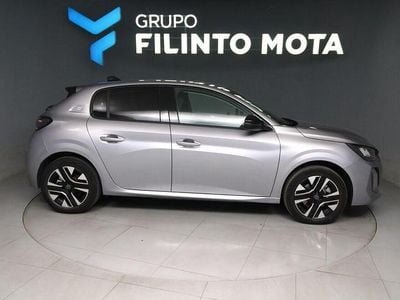 Cinza Usado 2024 Peugeot e-208 Allure Citadino | € 24.740 (Preço justo)