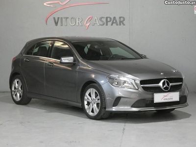 Usado Mercedes A180 Urban 109 HP (80 kW) 2017 Cinza Citadino