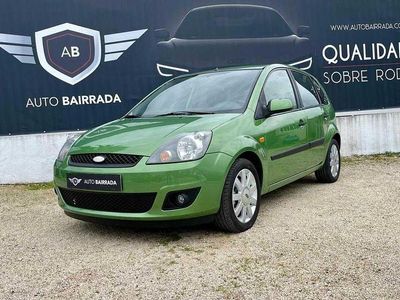 Usado Ford Fiesta Trend 68 HP (50 kW) 2005 Verde Citadino