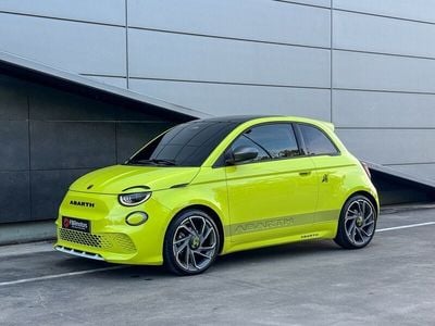 Usado Abarth 500e Scorpionissima 114 kW (155 HP) 2023 Amarelo Citadino