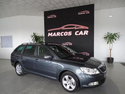 Usado Skoda Octavia GreenLine 105 HP (77 kW) 2010 Cinzento Carrinha