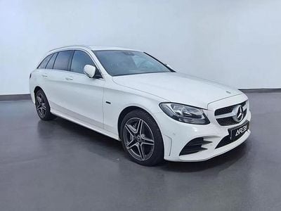 Branco glaciar Usado 2024 Mercedes C300e AMG Carrinha | € 31.900