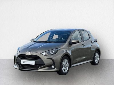Bronze (pintura metalizada) Usado 2024 Toyota Yaris Comfort | € 24.750 (Preço justo)