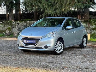 Cinzento Usado 2014 Peugeot 208 Citadino | € 8.490 (Preço elevado)