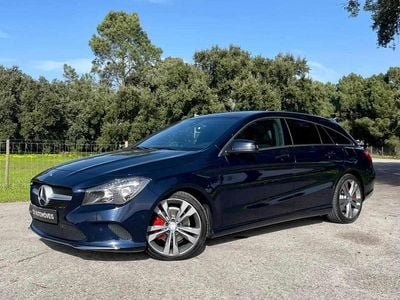 Usado Mercedes CLA220 Shooting Brake 177 HP (130 kW) 2016 Azul Carrinha
