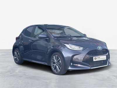 Cinza (pintura metalizada) Usado 2024 Toyota Yaris Luxury Sedan | € 27.750 (Caro)