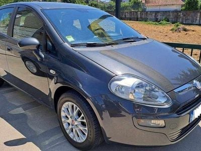 Usado Fiat Grande Punto 85 HP (62 kW) 2011 Preto Citadino
